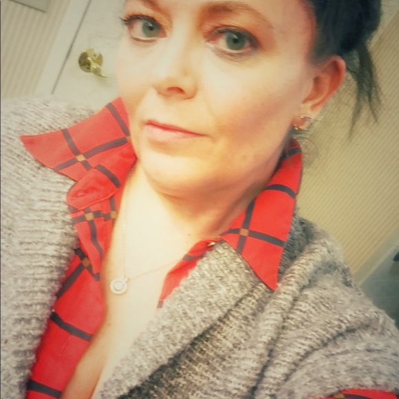 Meet your Posher, Dona 🇺🇸 - Picture 3 of 10